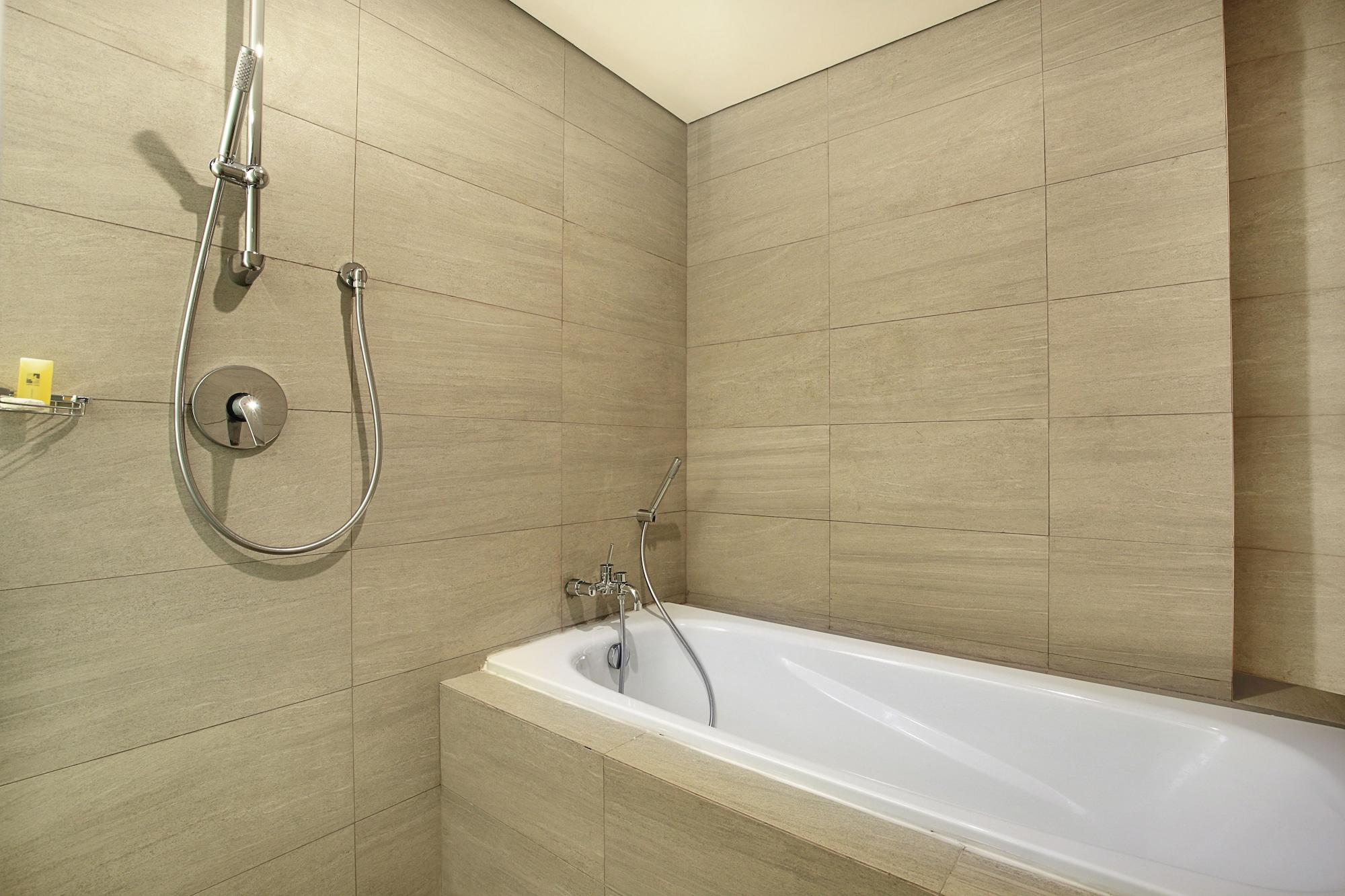 Swiss-Belinn Simatupang Джакарта Екстериор снимка