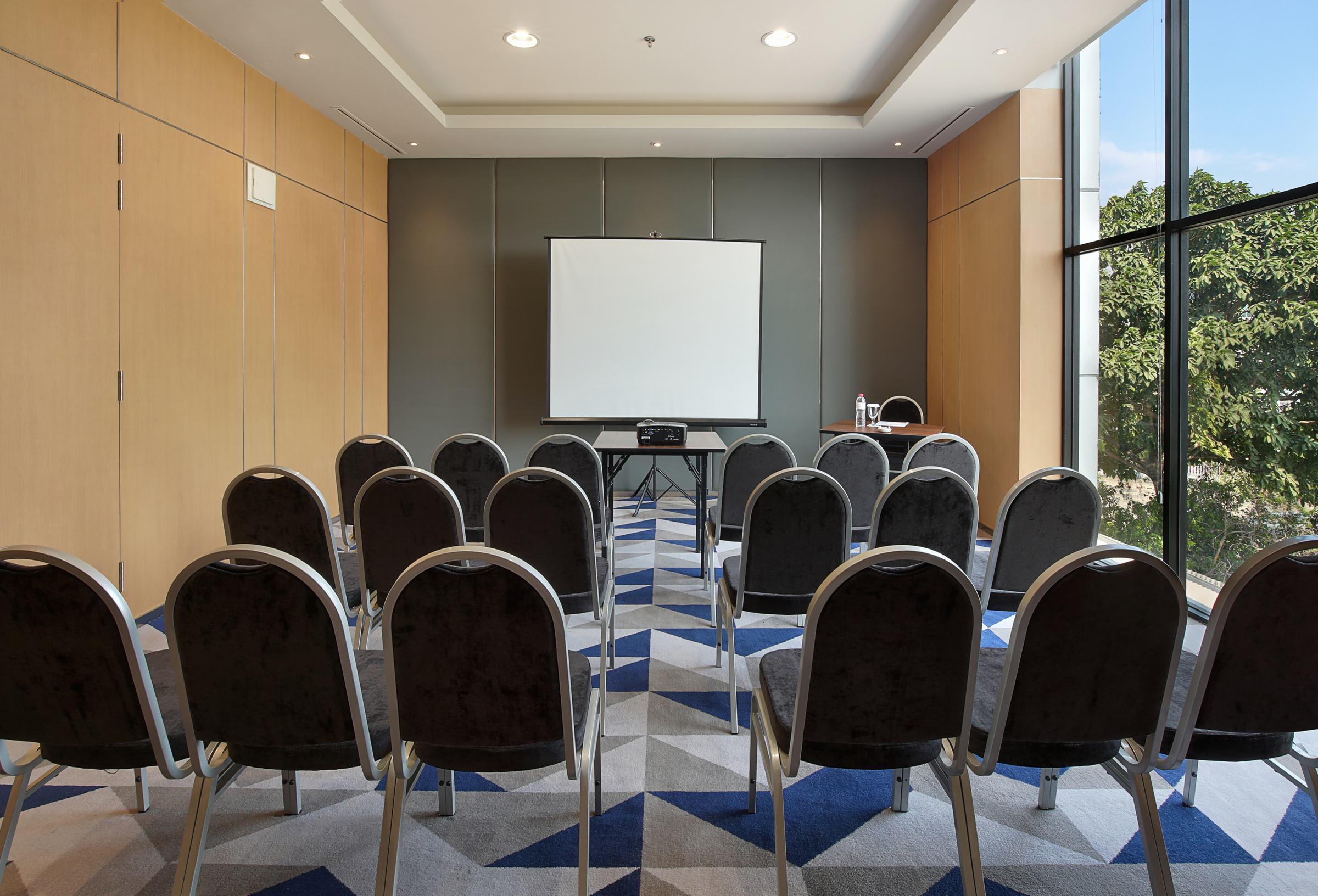 Swiss-Belinn Simatupang Джакарта Екстериор снимка