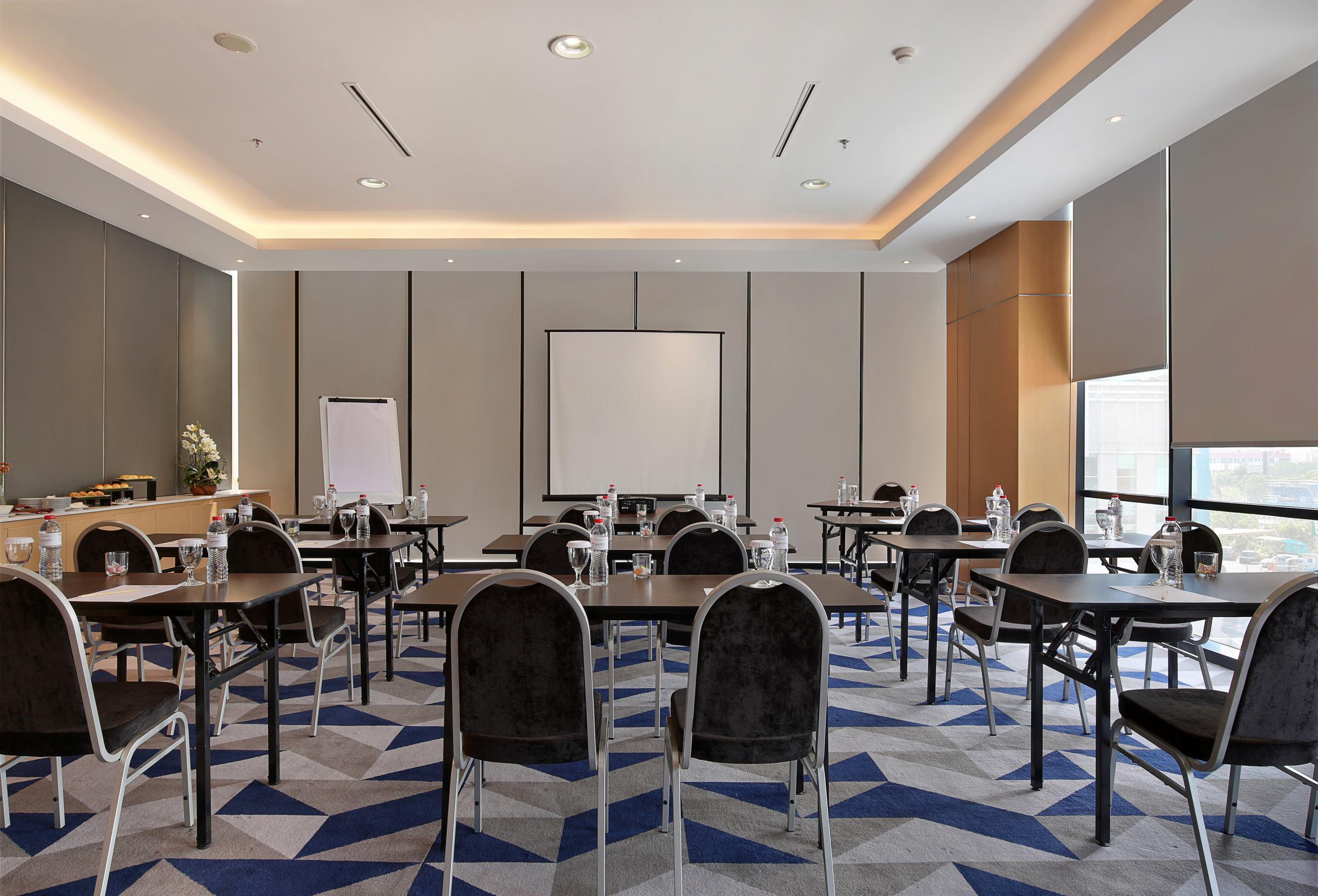Swiss-Belinn Simatupang Джакарта Екстериор снимка
