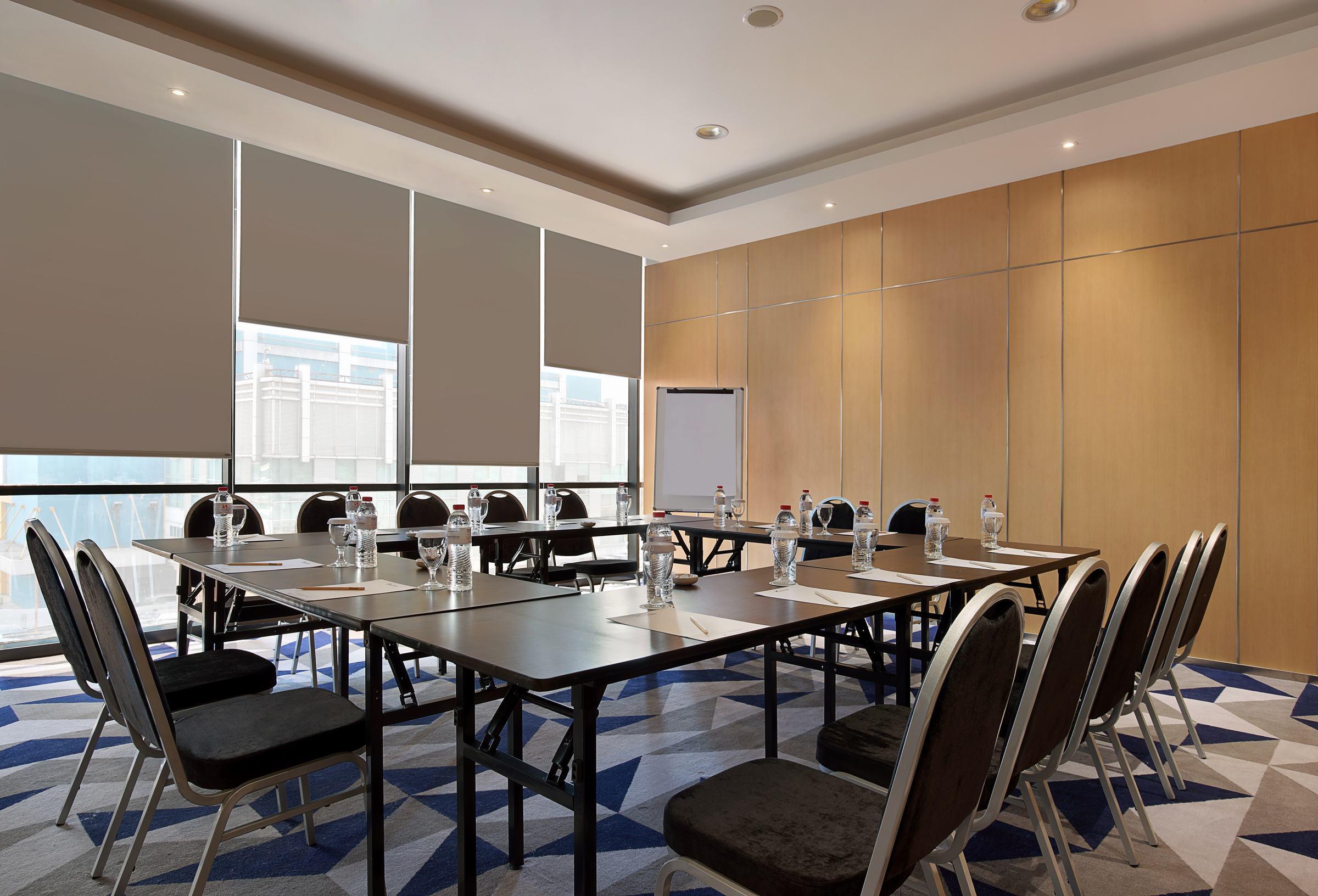 Swiss-Belinn Simatupang Джакарта Екстериор снимка