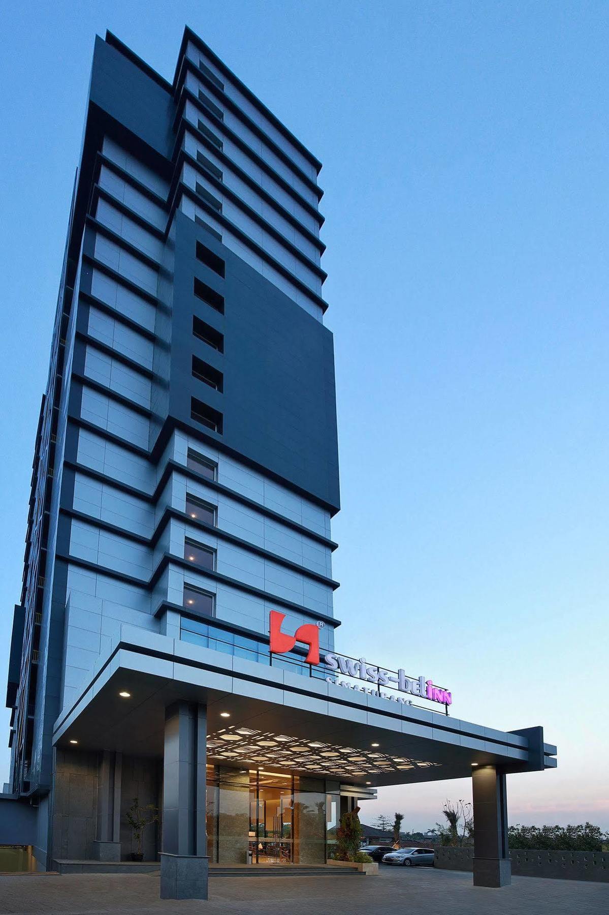 Swiss-Belinn Simatupang Джакарта Екстериор снимка