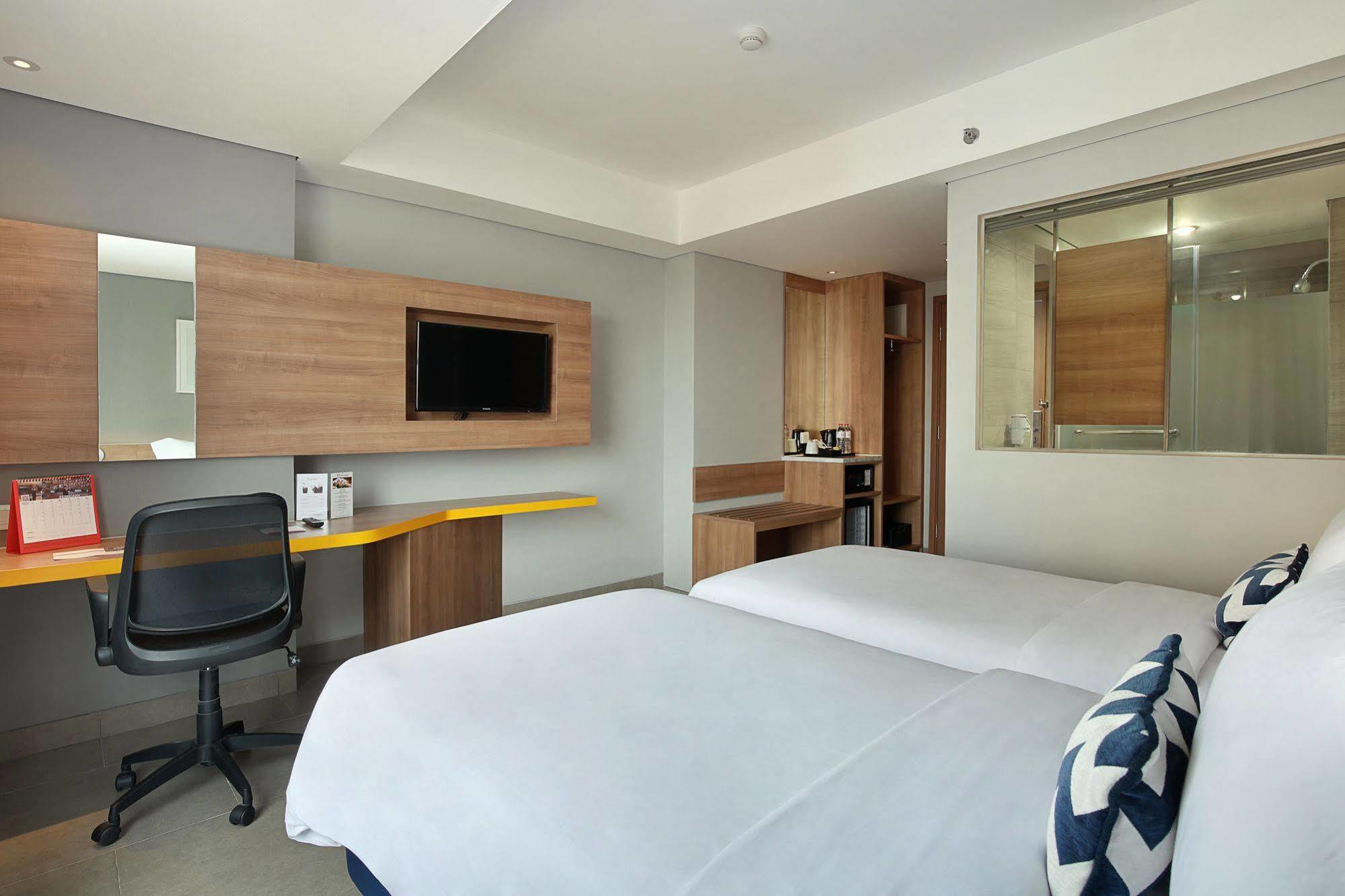Swiss-Belinn Simatupang Джакарта Екстериор снимка